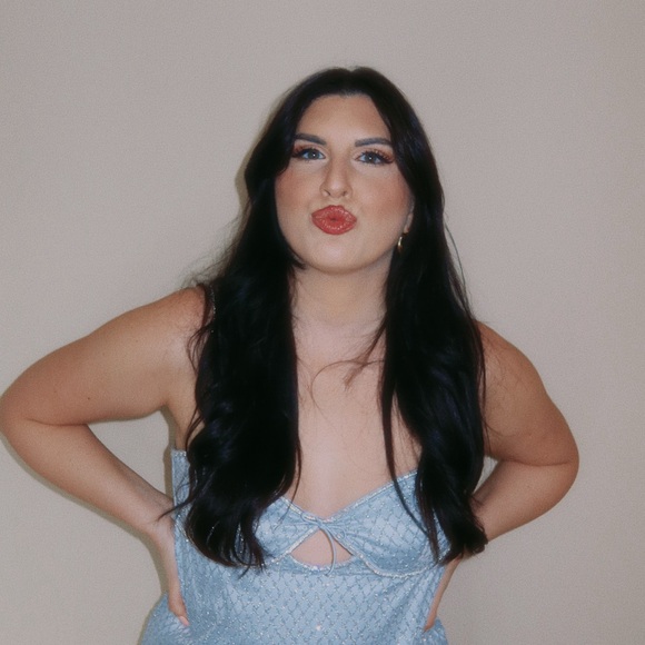 Meet your Posher, Christina - Picture 1 of 4